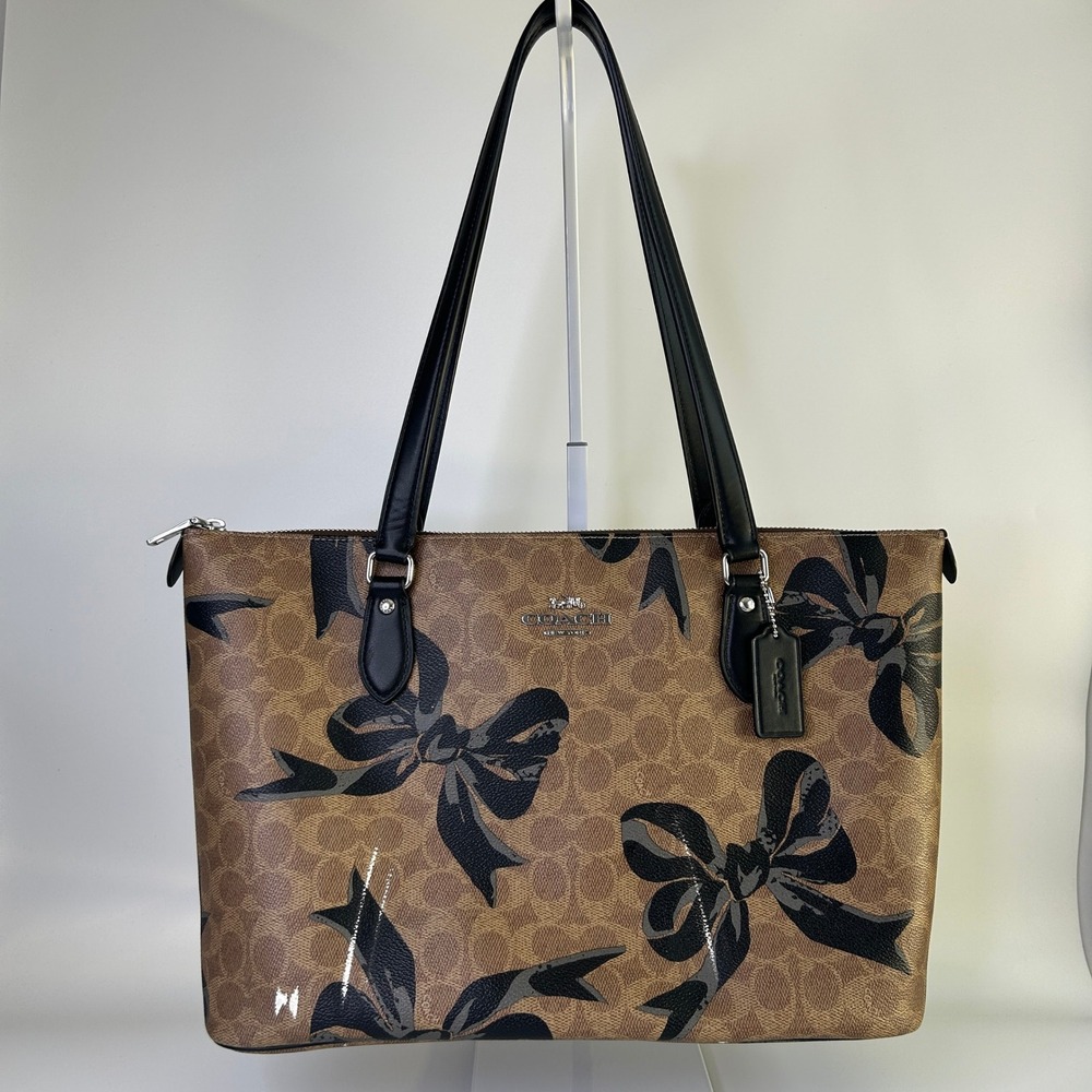 Coach Gallery Tote Khaki Black Signature Canvas Bow Print Bag CZ174 Good